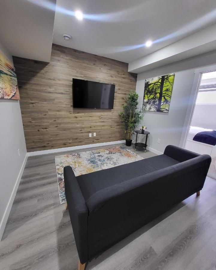 Luxury Suite In Calgary Nw Exterior photo