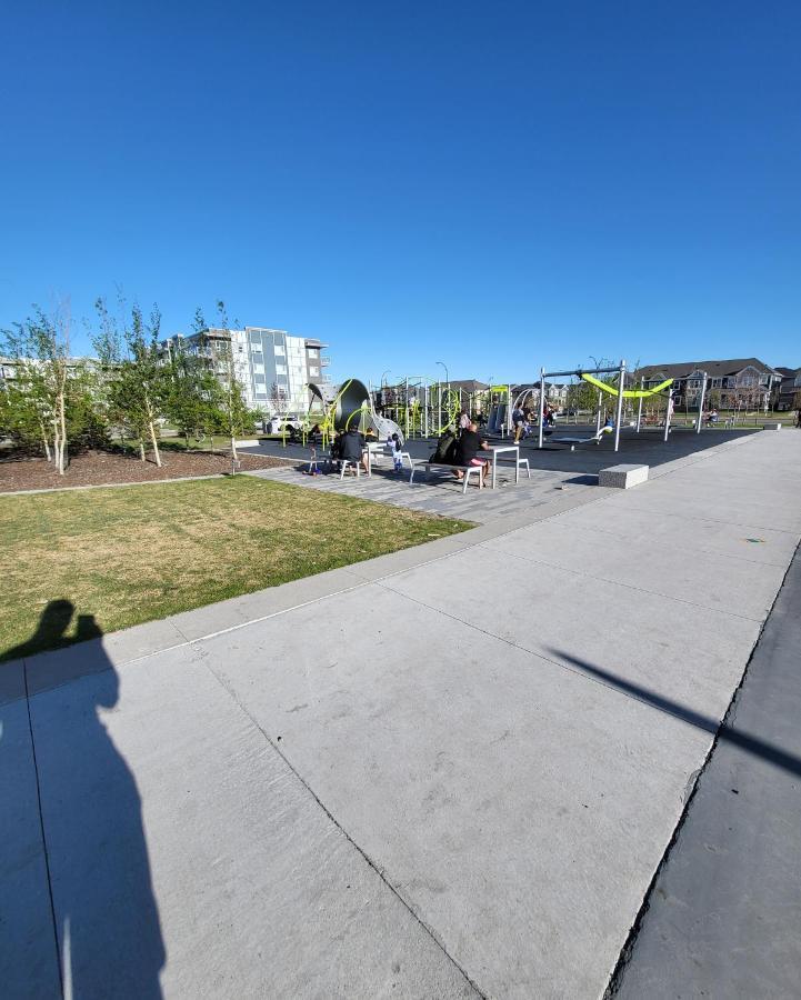 Luxury Suite In Calgary Nw Exterior photo