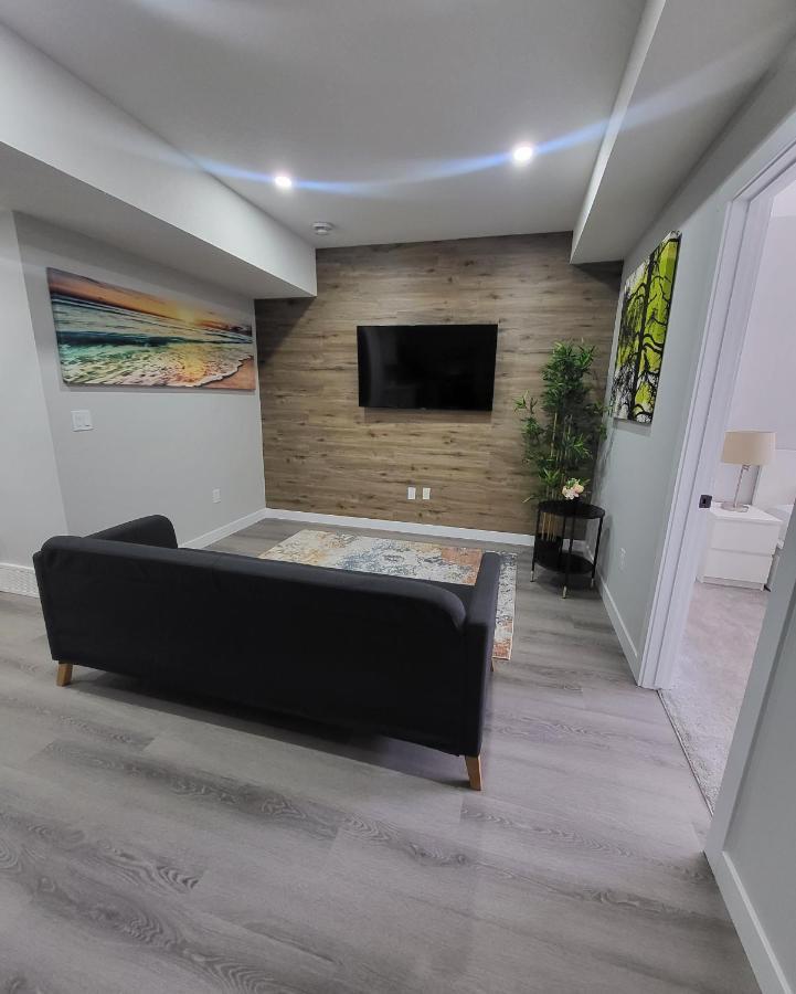 Luxury Suite In Calgary Nw Exterior photo