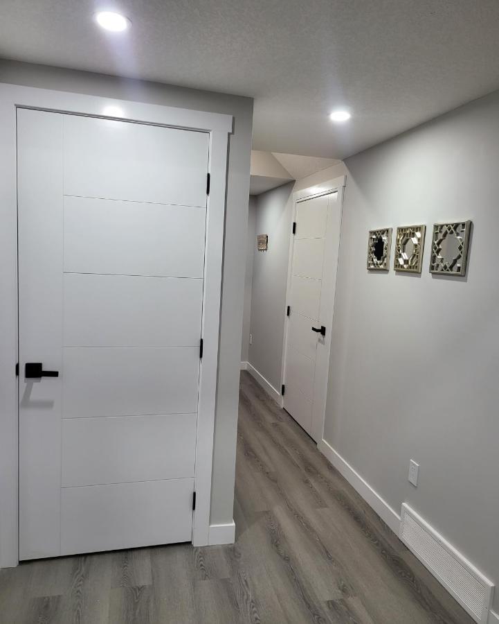 Luxury Suite In Calgary Nw Exterior photo