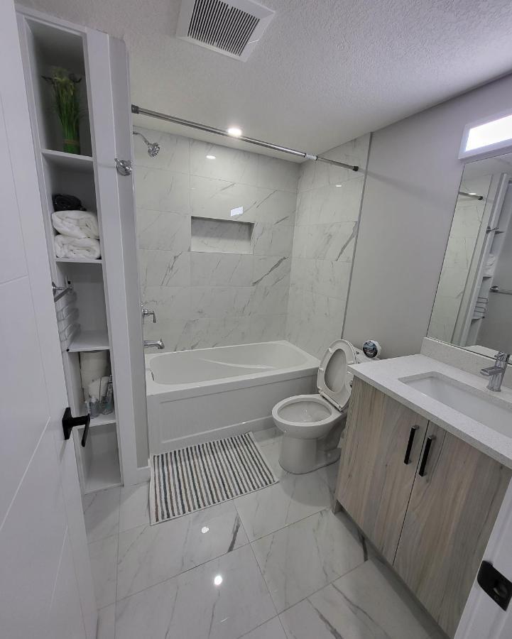 Luxury Suite In Calgary Nw Exterior photo
