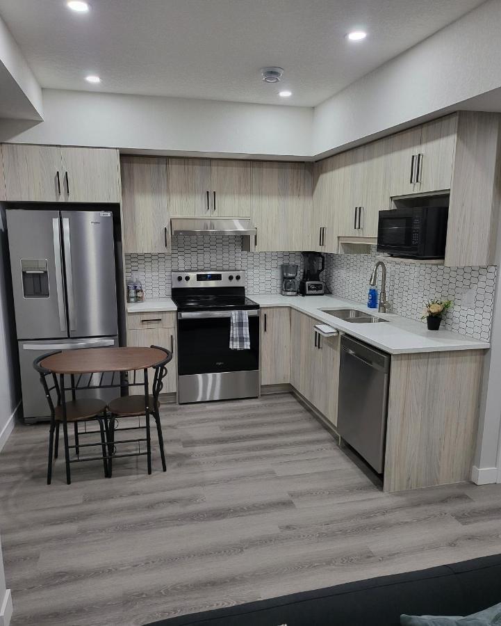Luxury Suite In Calgary Nw Exterior photo