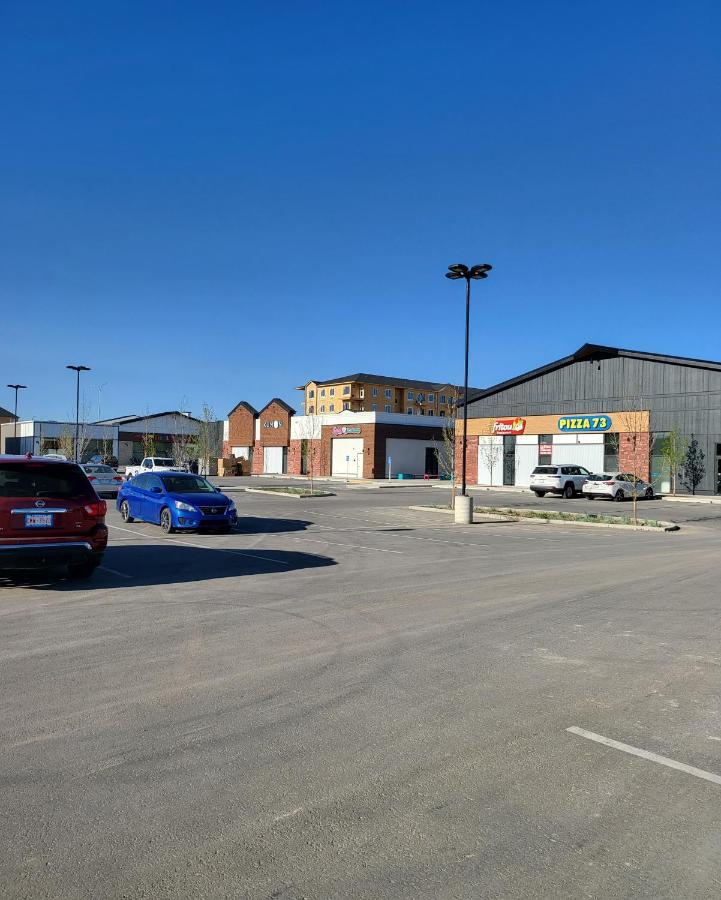 Luxury Suite In Calgary Nw Exterior photo