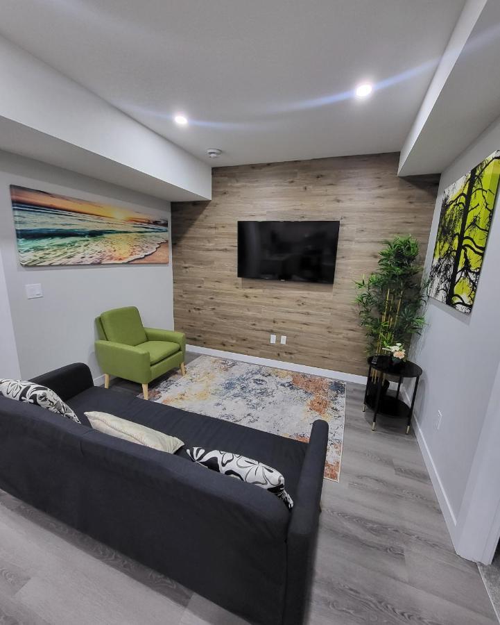 Luxury Suite In Calgary Nw Exterior photo